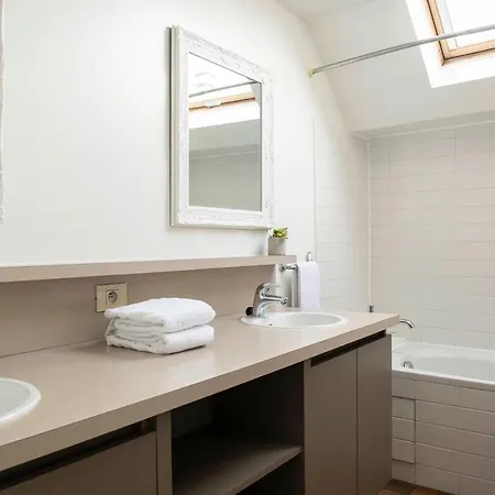 Beautiful Center In Near Medieval Castle Appartement